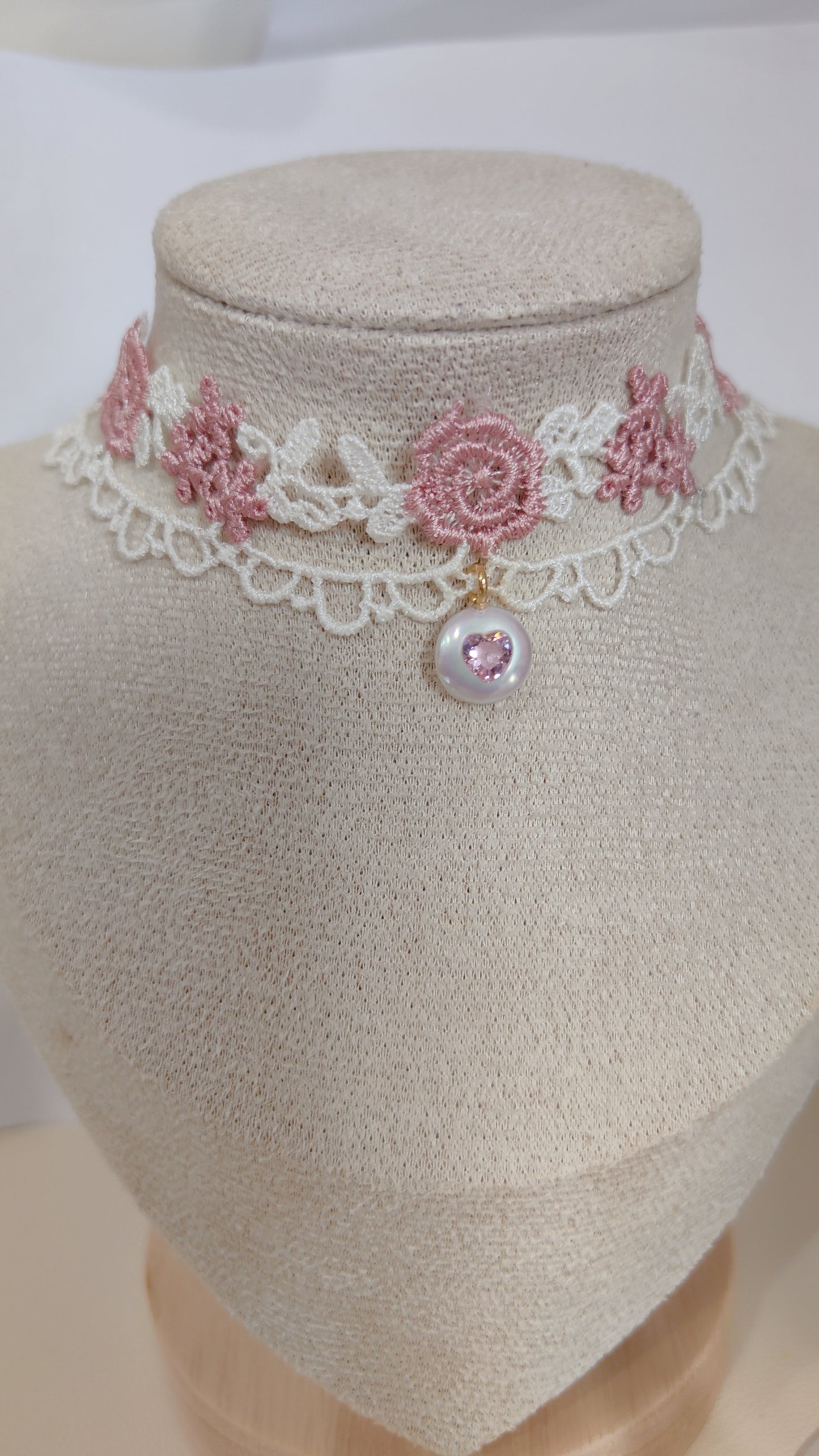 Rose Choker Necklace: Elegant Round Pearl with Pink Heart Gemstone Pendant - Perfect Romantic Jewelry Gift