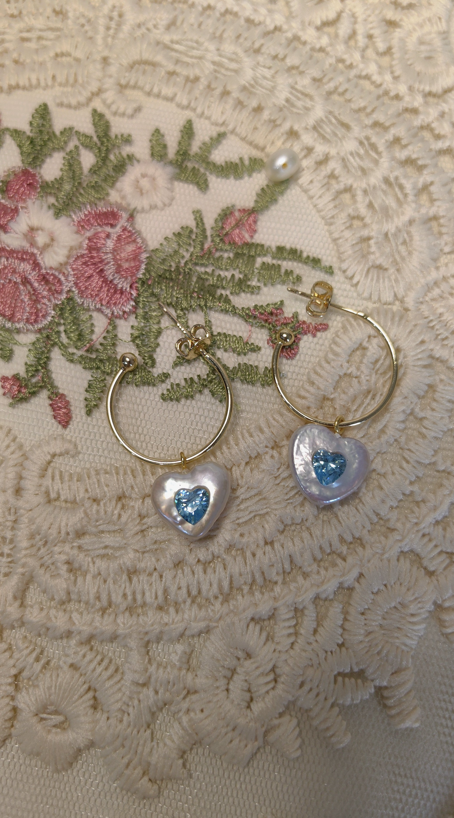 Choice of the Heart - Baroque Pearl Earrings with Heart Gemstone